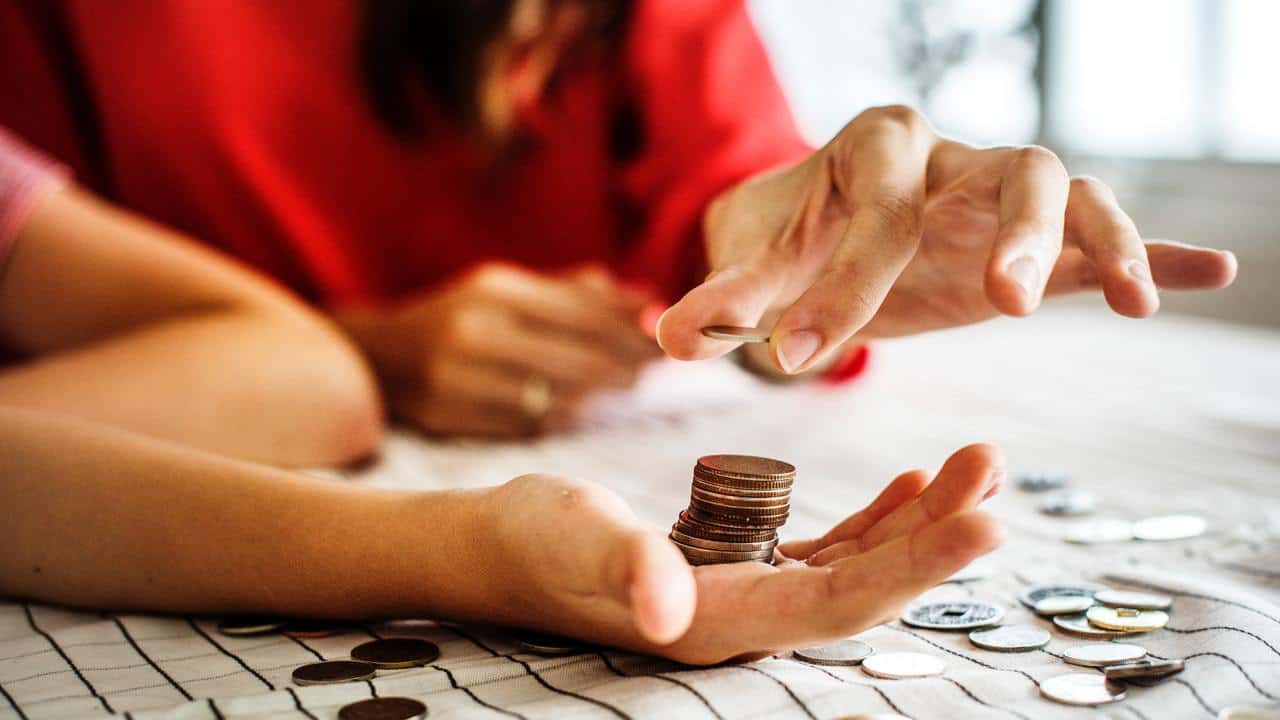 Jak ušetřit z malé výplaty? 9 tipů s okamžitým účinkem